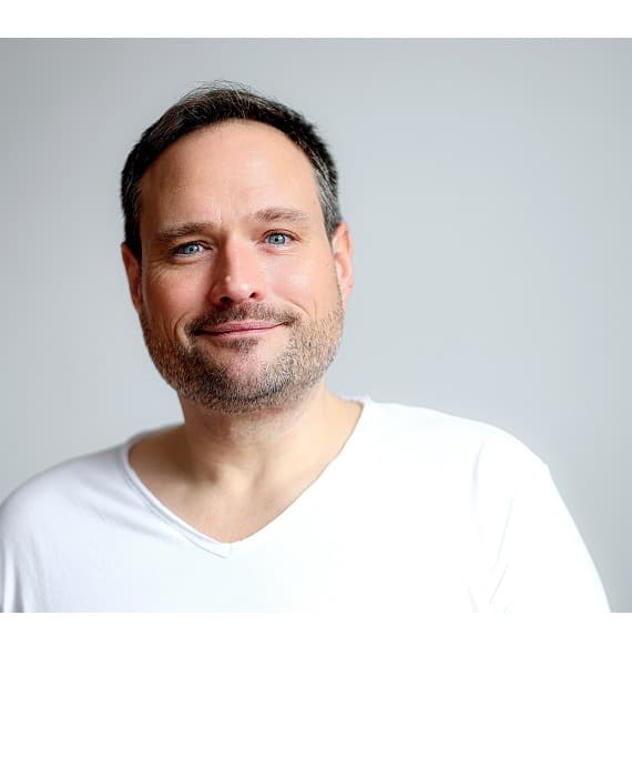 Porträt von Oliver Erenyi